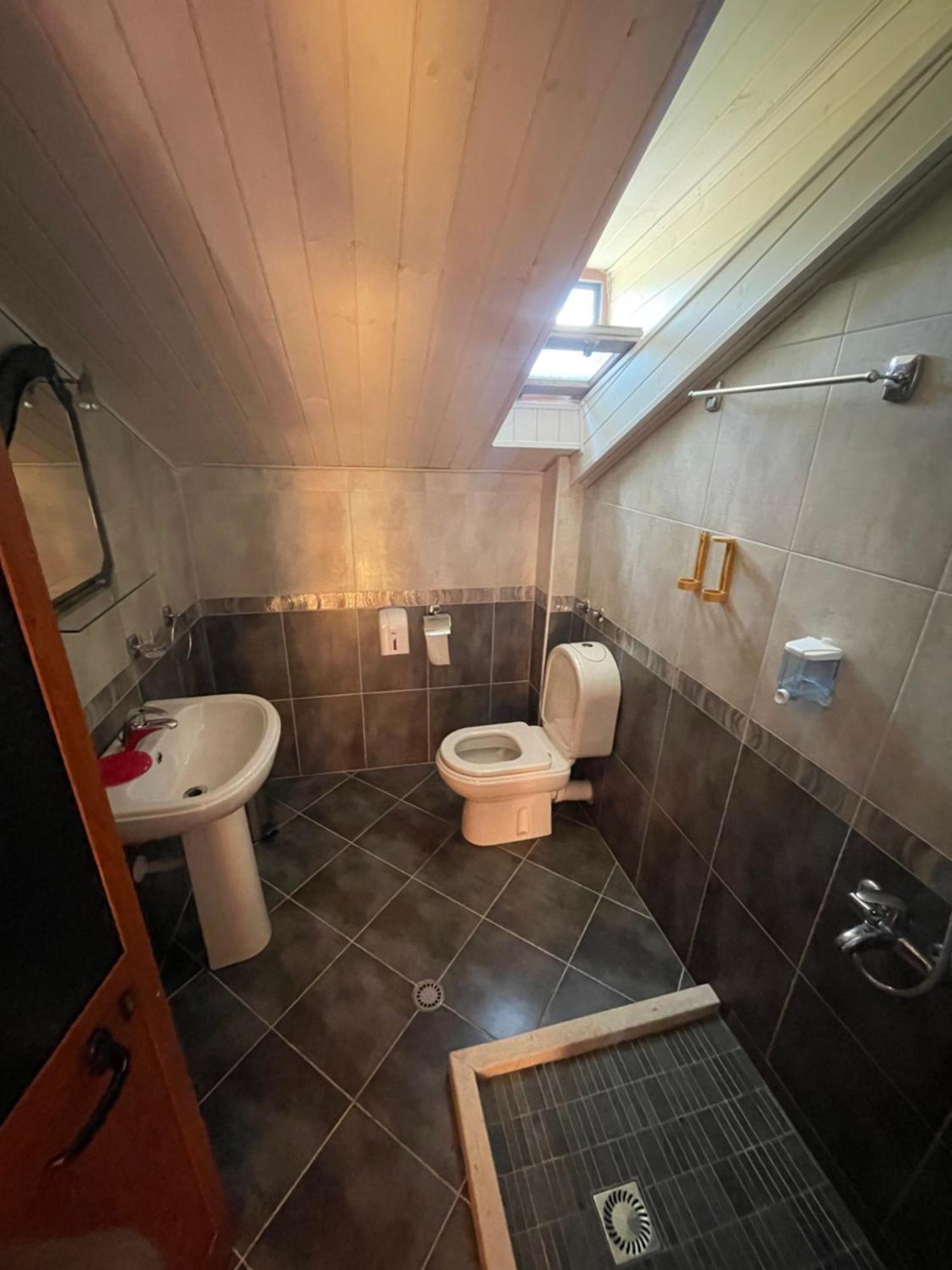 Lura Hotel Fushe-Lure Εξωτερικό φωτογραφία