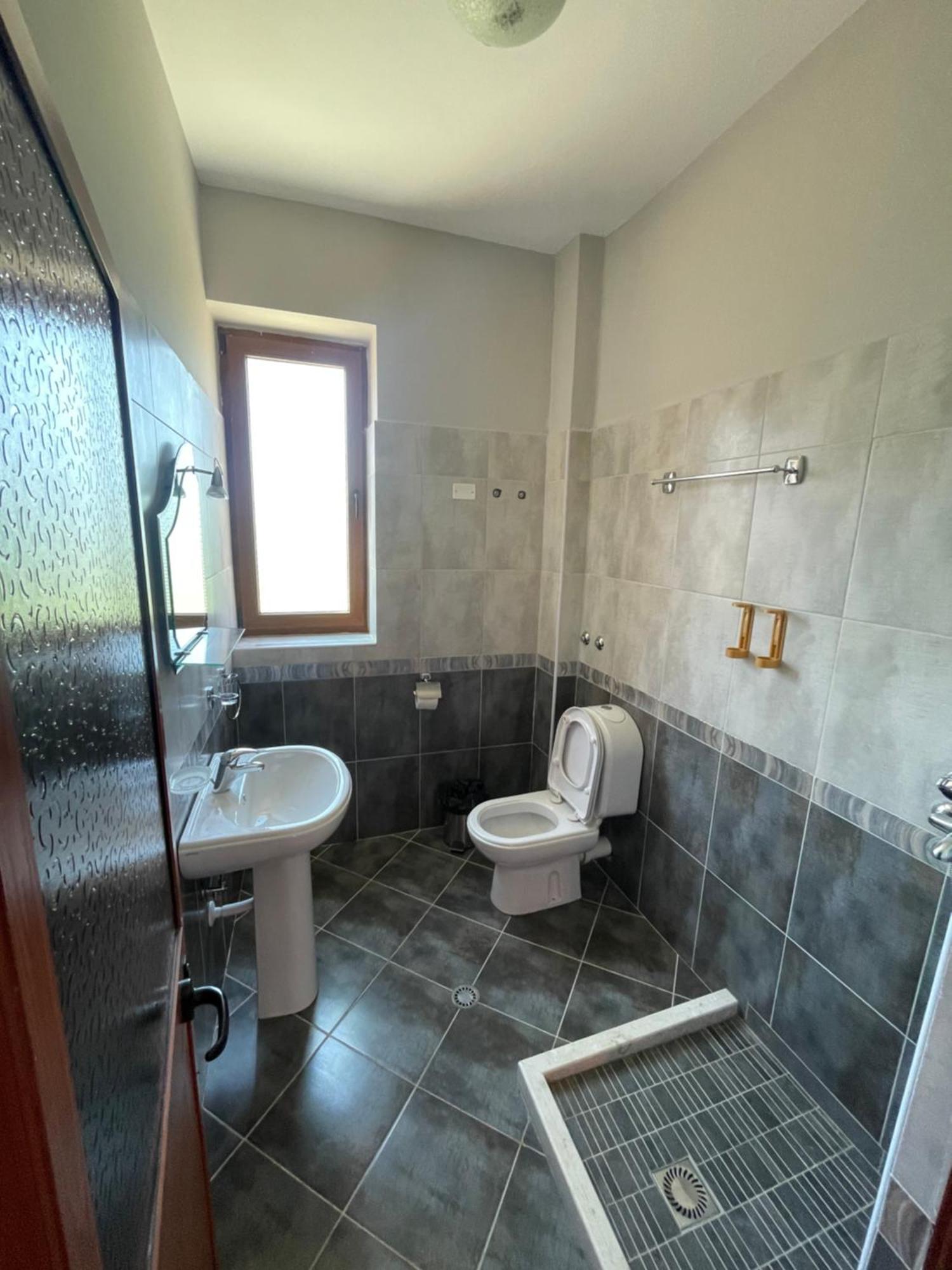 Lura Hotel Fushe-Lure Εξωτερικό φωτογραφία
