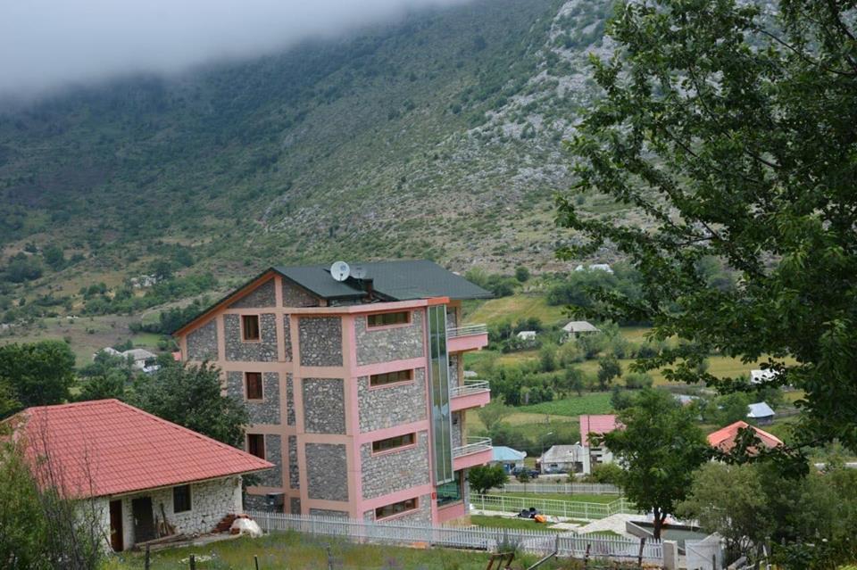 Lura Hotel Fushe-Lure Εξωτερικό φωτογραφία